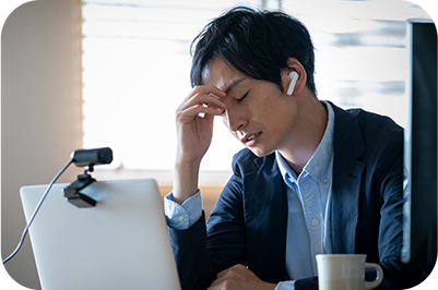 蓄積した疲労感が気になる男性