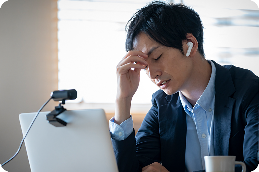 蓄積した疲労感が気になる男性