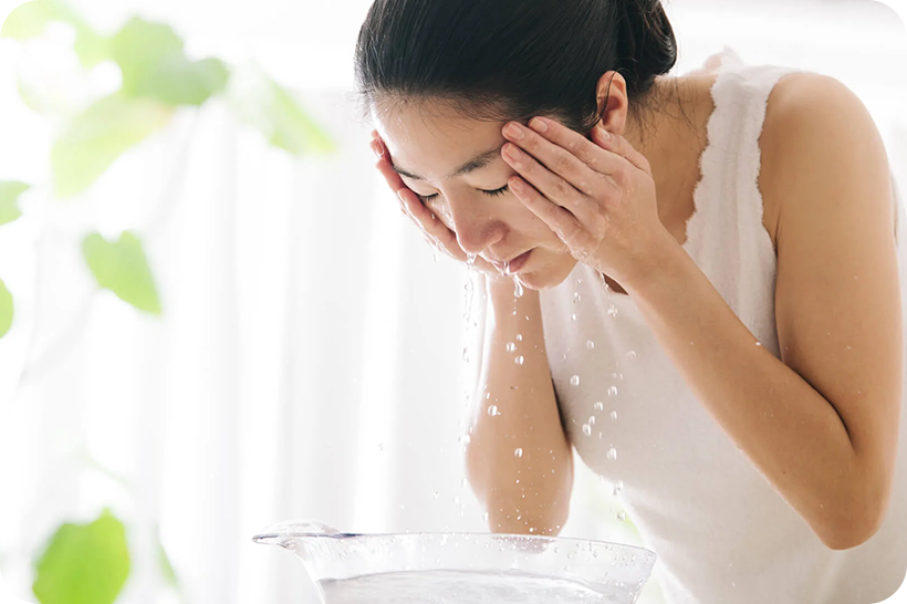 2．その後、水またはぬるま湯で洗い流してください。