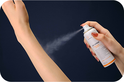 ご使用前に缶を上下によく振り、肌から約20cm離してスプレーし、ムラにならないようなじませてください。