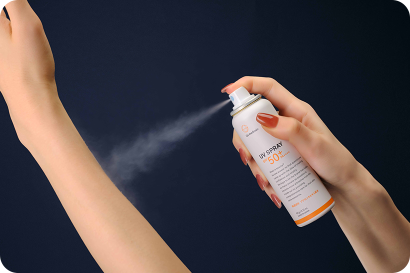 ご使用前に缶を上下によく振り、肌から約20cm離してスプレーし、ムラにならないようなじませてください。