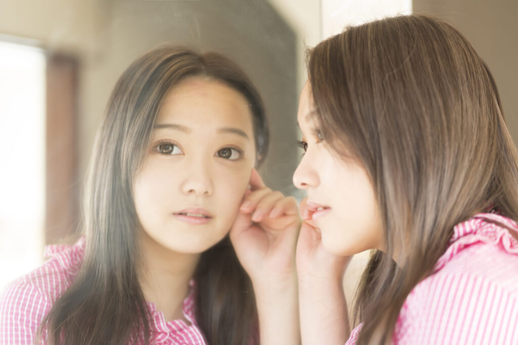 まつげパーマ後に使う美容液の選び方とは？効果的な使い方・注意点も解説