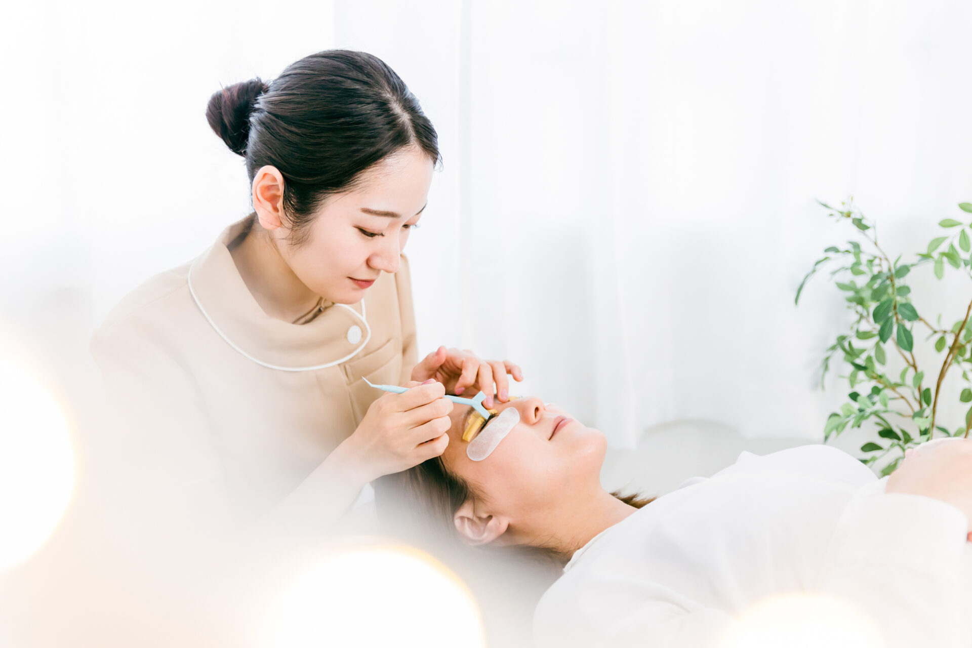 まつげパーマ後に美容液を使う際の注意点とは？