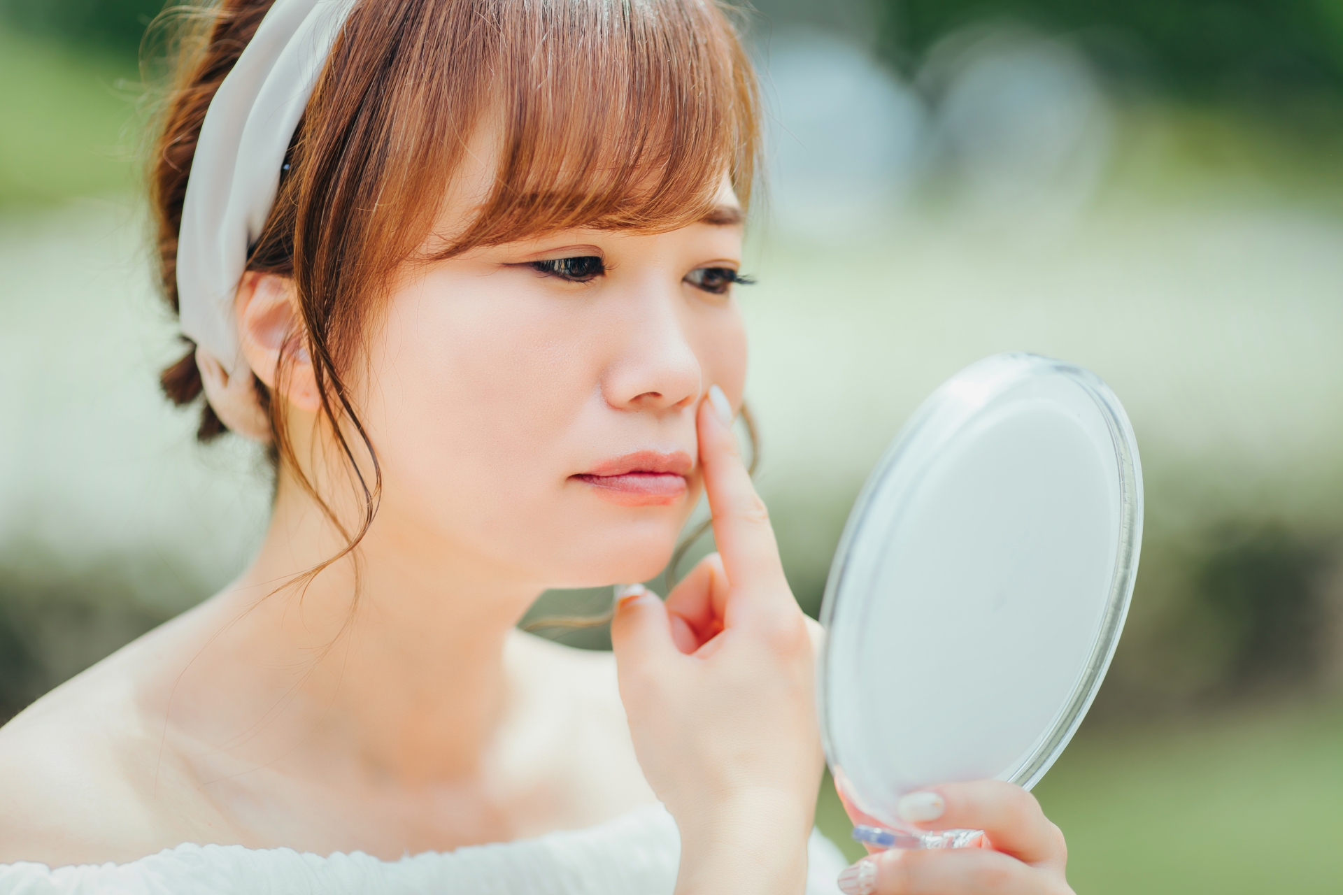 シミを薄くする方法とは？自宅ケアからクリニックまで徹底解説！