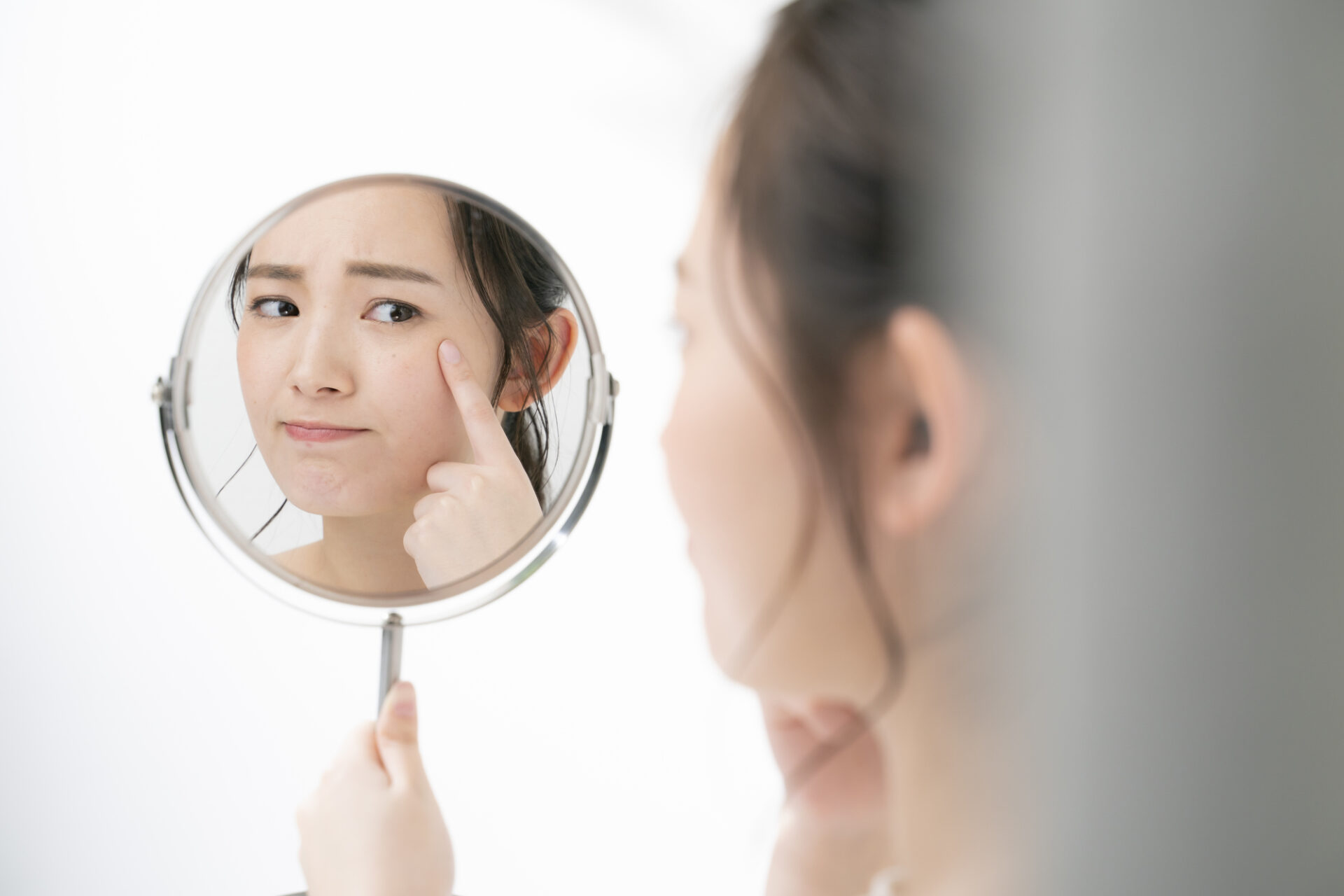 シミの原因となるメラニンを抑制する方法とは？シミができるメカニズムも解説！