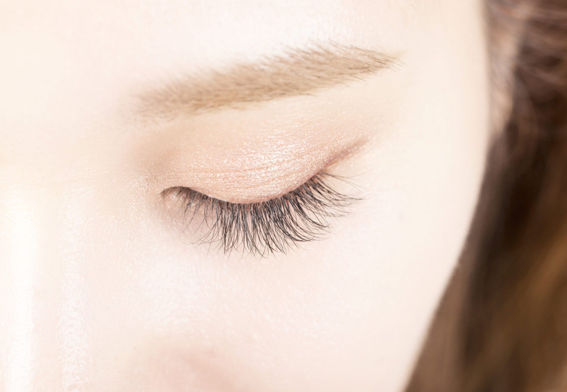 健やかなまつ毛を育てるためのケア方法
